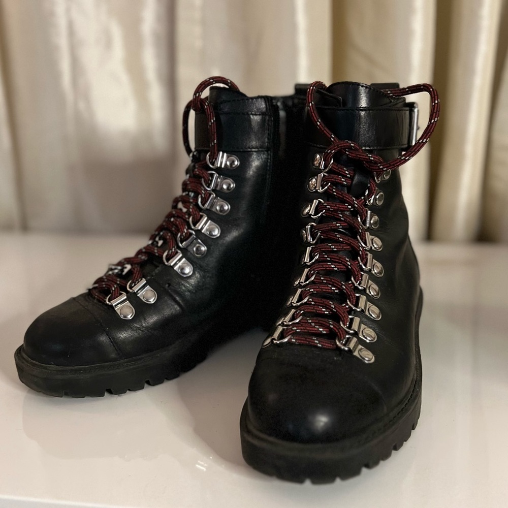 Charles David Women's Resistance Ankle Boot Size 5